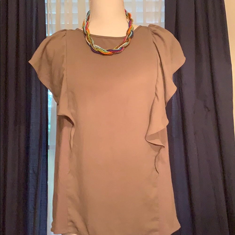 Cute gray top!